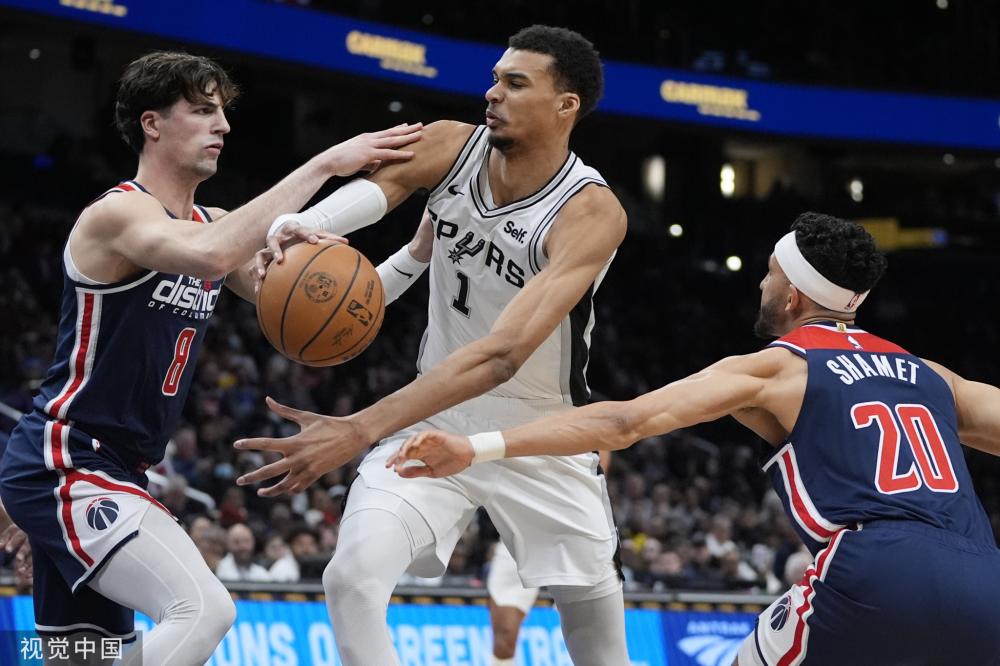 校园被皑皑 校园被皑皑